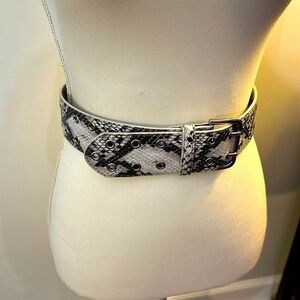 Urban Outfitters Belt Wide Animal Print Double Buckle Adjustable 26-30 Wide